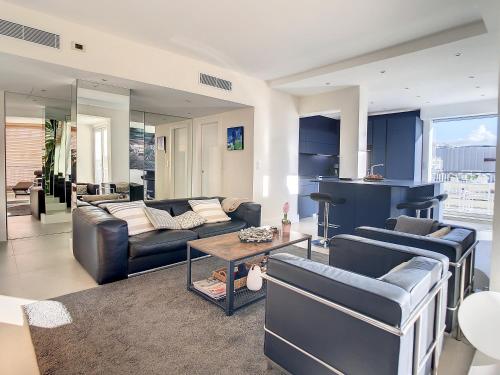 Top floor terrace apartments 2 min from the Croisette 335