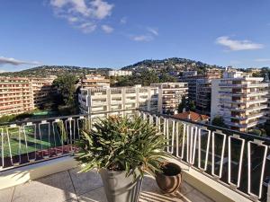 Top floor terrace apartments 2 min from the Croisette 335