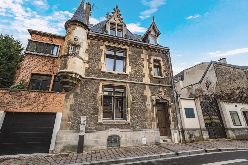 Tournelles VUE CATHEDRALE-Maison du XVIe siècle classé 3 Rue des Tournelles, 51100 Reims