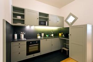 Trait House