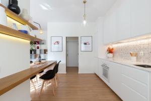 Upscale Flats w Garage & Terrace by Host Wise