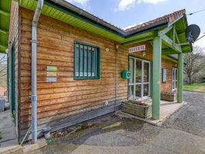 Appartements Vacancéole - Les Chalets de la Chazotte hameau de la chazotte 63230 Saint-Jacques-dʼAmbur Auvergne