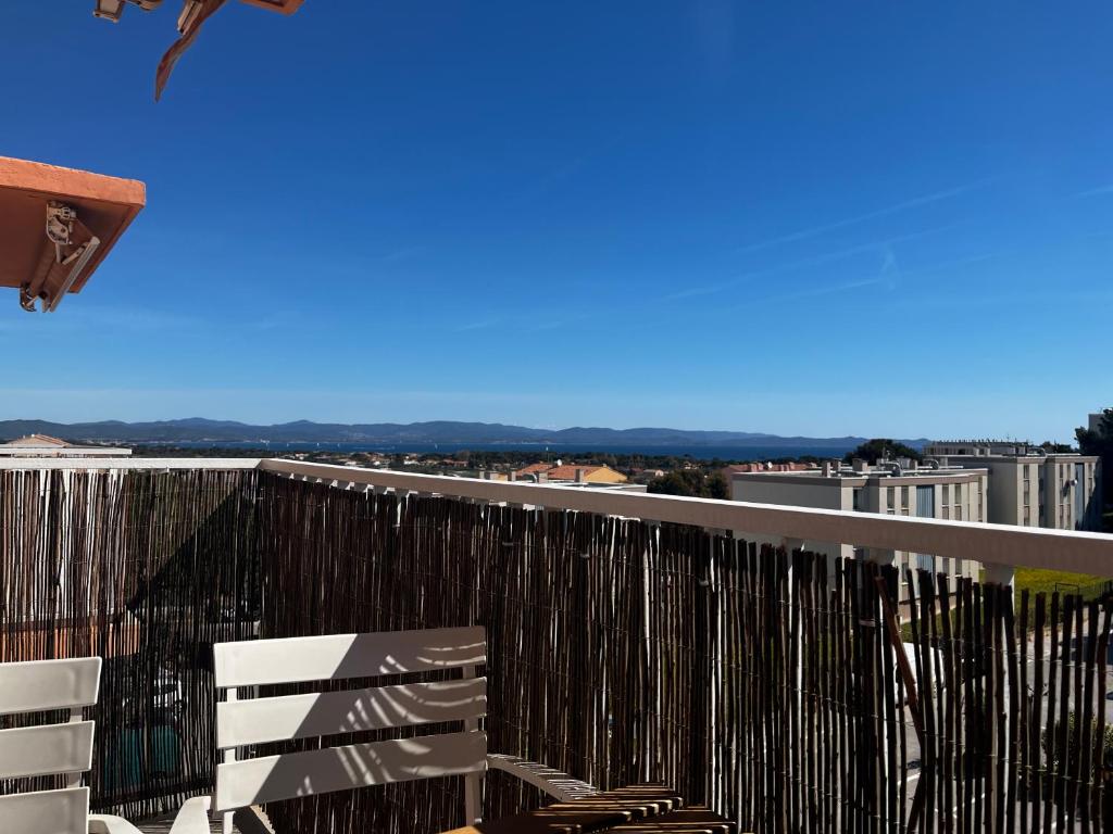 Appartements Vacances Arbanaises - Appartements Giens 64 Chemin de la Plaine de Bouisson 83400 Hyères