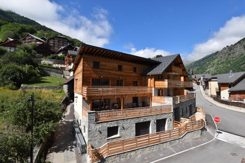 Appartements VAUJANYLOCATIONS L'Etendard 477 Route du Col du Sabot 38114 Vaujany