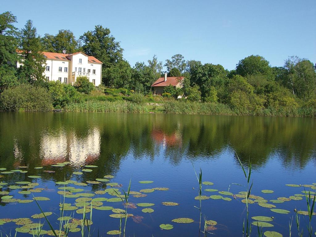 Villa am Trumpf - Design-Appartements im Naturgarten am See Gramzower Weg 35-37, 17291 Melzow