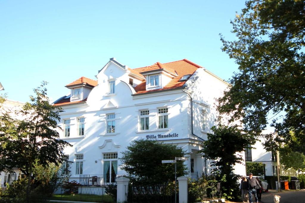 Appartements Villa Annabelle by Rujana Heinrich Heine Straße 1 18609 Binz