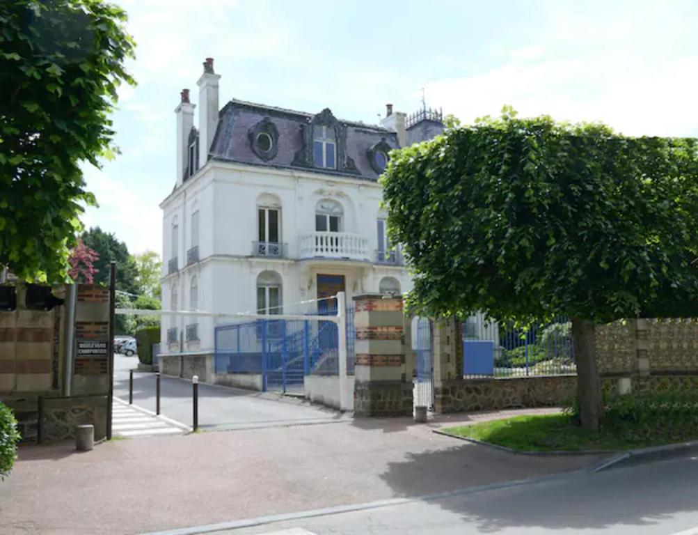 VILLA CAMILLE - Proche Paris & Disneyland 11 Boulevard Charpentier, 77400 Lagny-sur-Marne