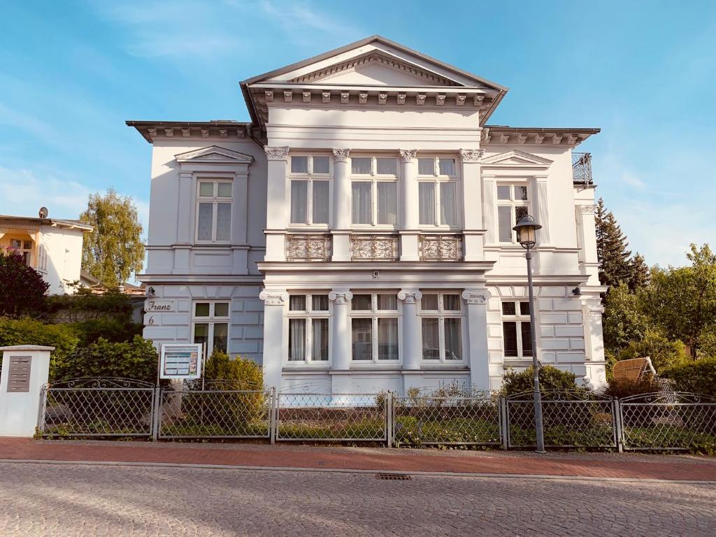 Appartements Villa Franz Brunnenstrasse 6 17424 Heringsdorf