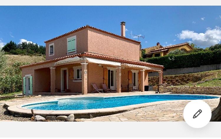Villa l'ensoleillée vue panoramique mer, 250 m de la plage et du centre ville 06500 Menton