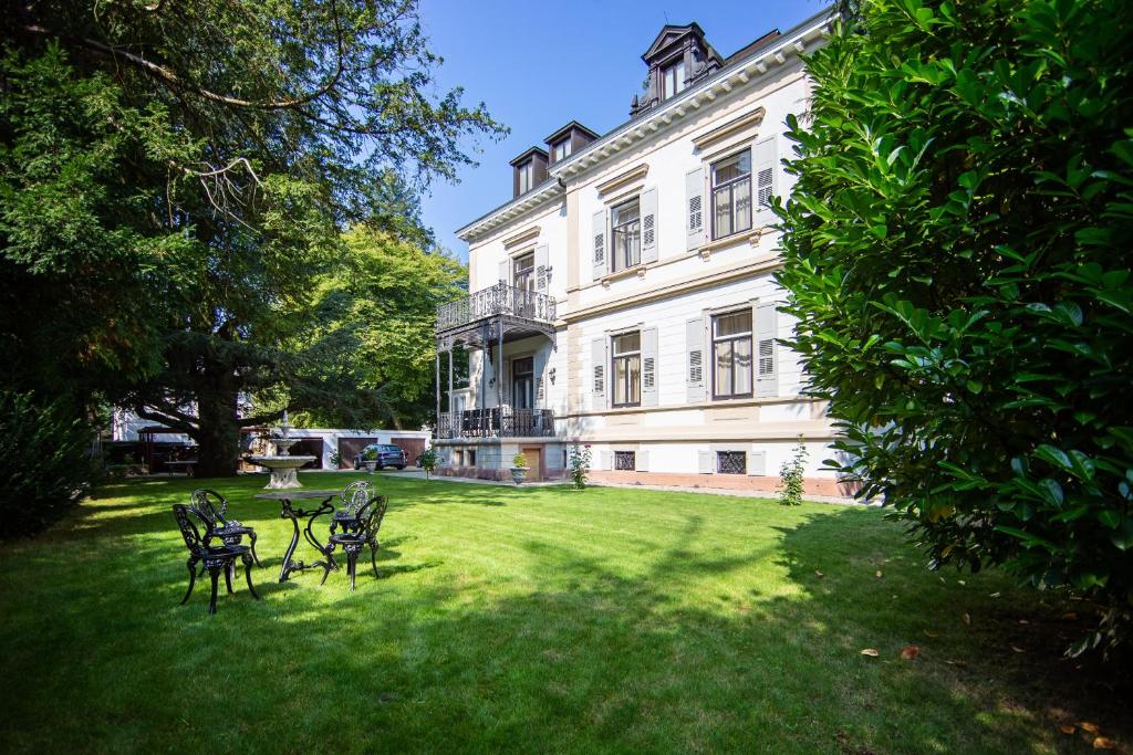 Appartements Villa Luttwitz Maria-Viktoria Strasse 16 76530 Baden-Baden