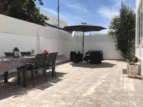 Villa Maria Alvor - Luxury townhouse in the centre of Alvor with 2 independent three bedroom apartments on the ground and first floor