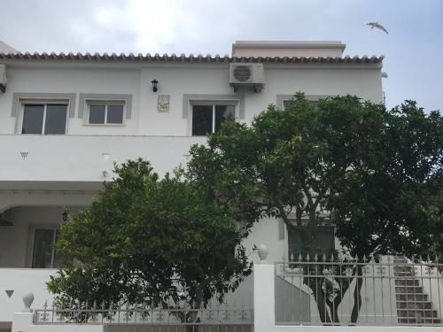 Villa Maria Alvor - Luxury townhouse in the centre of Alvor with 2 independent three bedroom apartments on the ground and first floor