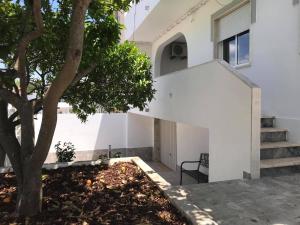 Villa Maria Alvor - Luxury townhouse in the centre of Alvor with 2 independent three bedroom apartments on the ground and first floor