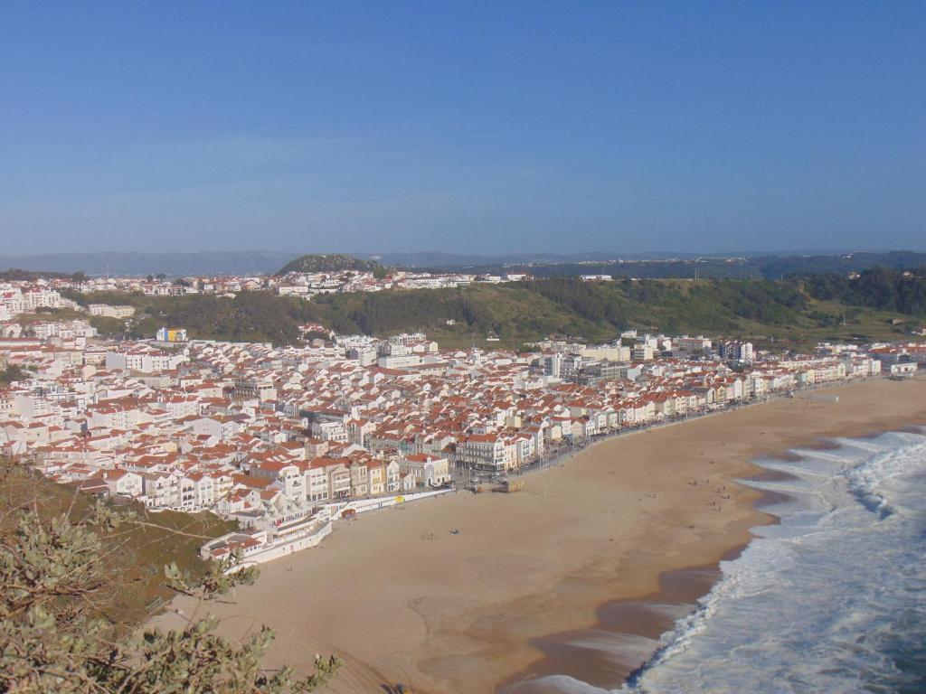 Appartements Vivenda Barroso Rua Dr. António Lúcio Tavares Crespo, nº 1 2450-065 Nazaré