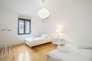 Warm and Cozy Parquet Flooring Apartment in Almada