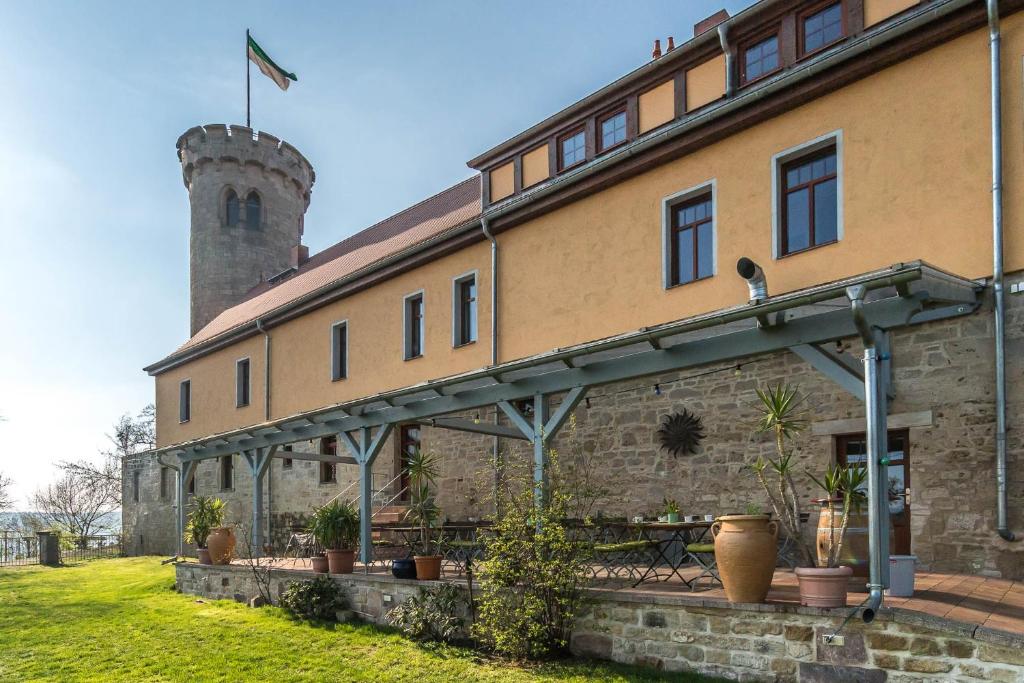 Weingut Pawis Appartements Auf dem Gut 8-9, 06632 Freyburg