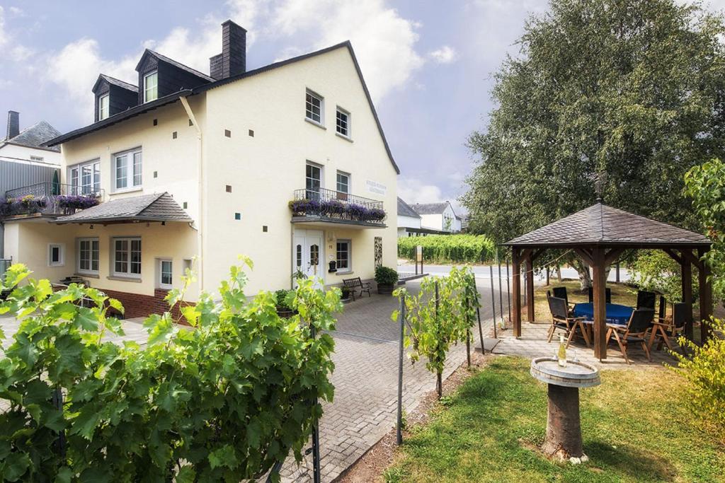 Appartements Weingut Scholtes-Hammes Moselweinstr.90 54349 Trittenheim