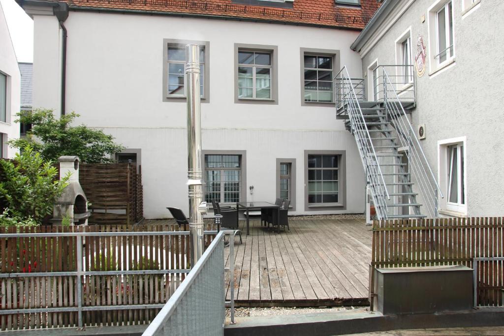 WJH Apartmentvermietung WJH Apartmentvermietung Frauenstraß 4-6, 89073 Ulm