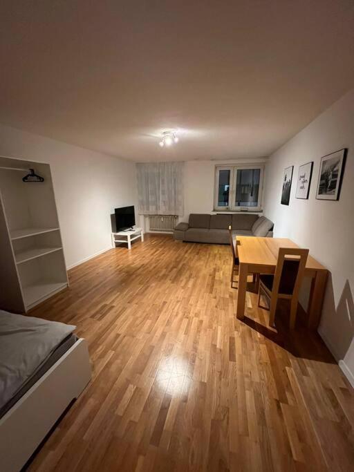 Appartements Zentral gelegene Apartments in Gelsenkirchen für bis zu 5 Personen 37 Bahnhofstraße 45879 Gelsenkirchen