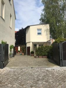 Appartements Zimmervermietung Barth Kathe Kollwitz Strasse 3 06406 Bernburg Saxe-Anhalt