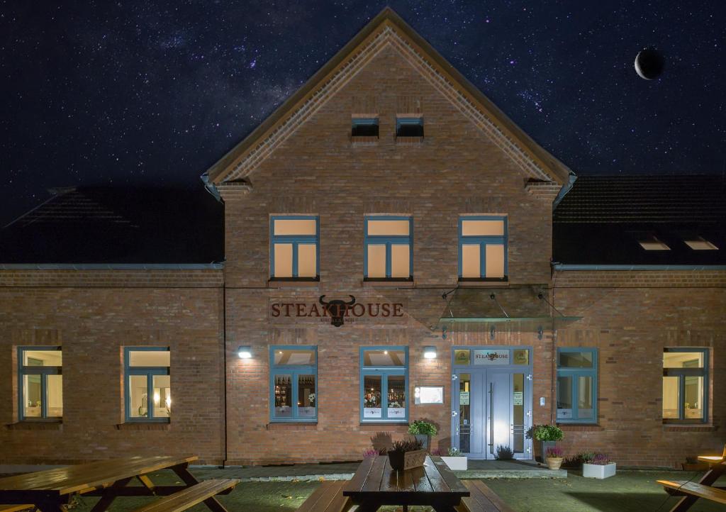 Zimmervermietung Groß Laasch Ludwigsluster Strasse 50 1. OG uber dem Steakhouse, 19288 Groß Laasch