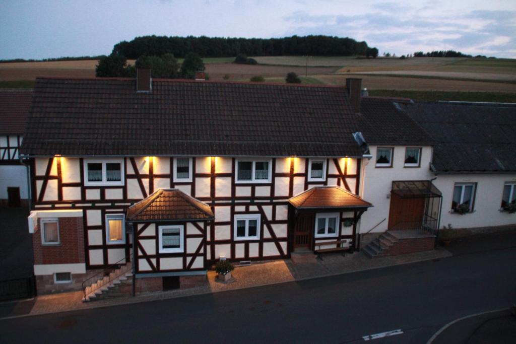 Zum Bergschlösschen Treysaer Straße Gasthaus \, 34630 Gilserberg