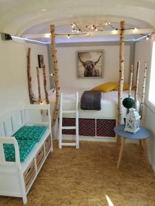 Zurück zur Natur - Urlaub im Zirkuswagen, Sommeratelier oder Tipi