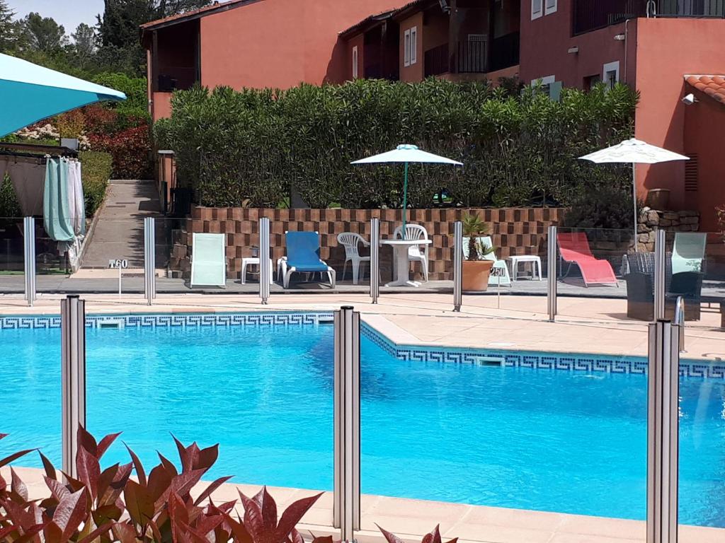 Appartement Apparthotel proche de Cannes 1000 Chemin des Plaines, 06370 Mouans-Sartoux