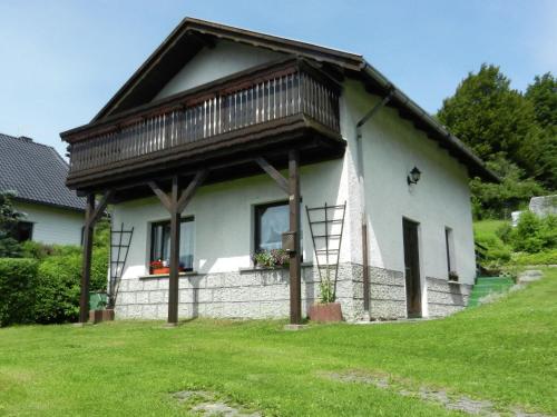 Appealing holiday home in Altenfeld with terrace Altenfeld allemagne