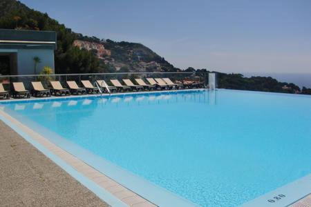 Appartement Appt 5 personnes vue mer piscine Costa Plana Cap d'Ail Monaco 33 Avenue du Général de Gaulle Cap d\'Ail