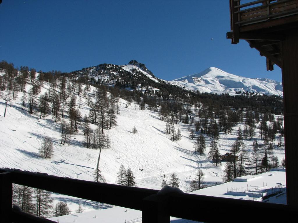 Appartement Appt Le Hameau Des Rennes 4 étoiles Pieds des pistes Piscine Intérieure Extérieure Route Du Col De Vars Fontbonne B32, 05560 Vars