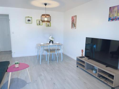 Appartement Apt 67m2 hyper centre: 2 chambres, cuisine TV wifi 5 Rue du Dauphin Fontenay-le-Comte