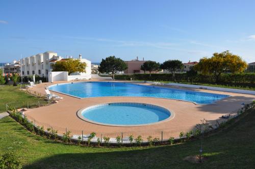 Appartement Apt com piscina em Alporchinhos Apartamento em Quinta do Torrejão - Alporchinhos Bloco B-6   1º andar Lagoa