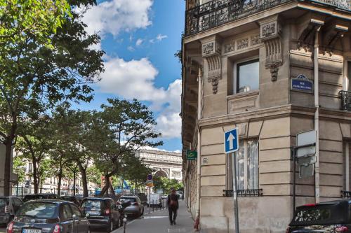 ARC DE TRIOMPHE/PALAIS DES CONGRES/AMAZING VIEW Paris france