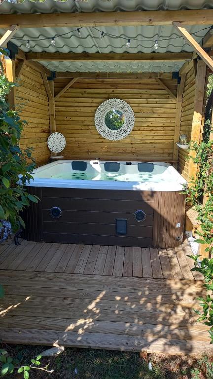 B&B / Chambre d'hôtes Arche de Lanoë jacuzzi et table d'hôte 405 chemin de berthouly, 82370 Labastide-Saint-Pierre