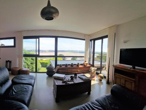 Maison de vacances Architect villa with fantastic sea view, Locquirec  Locquirec