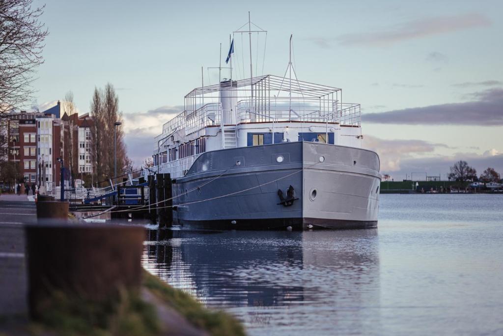 Auberge de jeunesse ARCONA - Hostel on the Water -- Hostel Boat opening January 2023 Bontekai 66, 26382 Wilhelmshaven