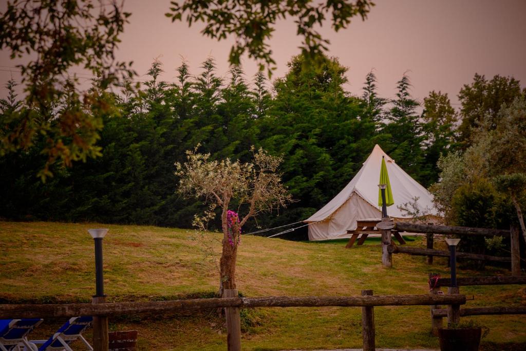 Tente de luxe Arrabia Glamping Bell Tents Rua da Lousa, 4550-620 Raiva