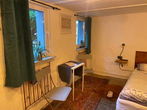 Appartement Art Boutique Apartment im historischen Stadtkern von Menden 17 Ostwall Eingang Holztür links vom Haus Menden