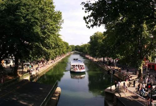 Arty studio canal saint Martin Paris france