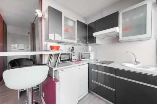 Appartement AS9557 - Studio vue sur la mer avec parking privé proche centre ville Résidence \ Le Grau-du-Roi