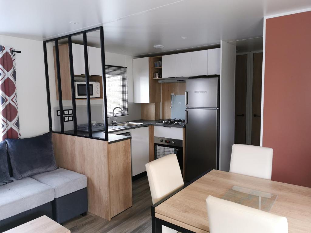 Camping Assist' Mobil Home h01 - Mobil home récent 3 chambres 8 personnes route de chambon Domaine de dugny, 41150 Onzain