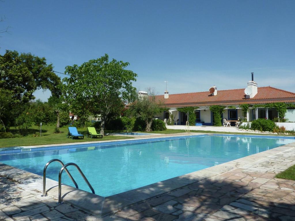 Maison de vacances Attached quaint Farmhouse in Montemor o Novo with Swimming Pool , 7050-000 Montemor-o-Novo