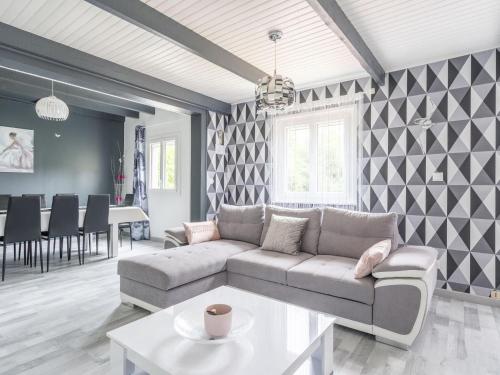 Attractive Holiday Home in Cessenon Sur Orb with Terrace Cessenon france