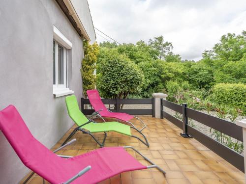 Maison de vacances Attractive Holiday Home in Cessenon Sur Orb with Terrace  Cessenon