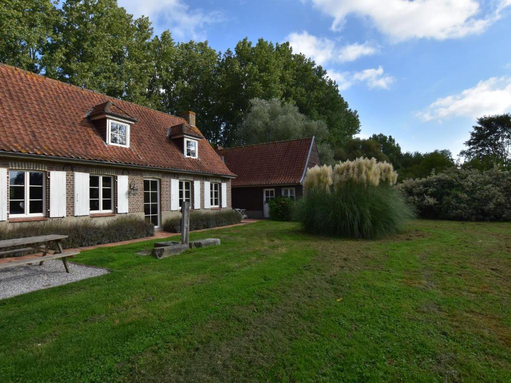 Maison de vacances Attractive Holiday Home in Saint Omer with Wellness Centre , 62500 Saint-Omer