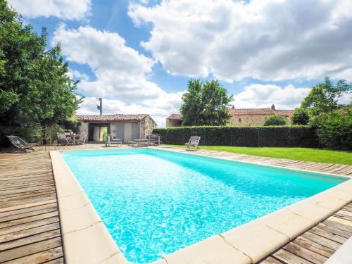 Attractive holiday home with private swimming pool and pool house in the Vendee La Chapelle-Thémer france