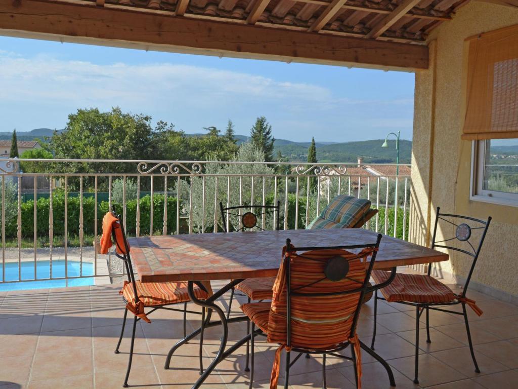 Villa Attractive Villa in Saint Laurent de Carnols with Pool , 30200 Cornillon