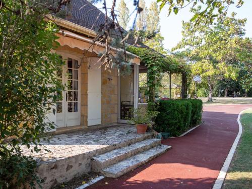 Attractive Villa in V lines with Private Garden Vélines france