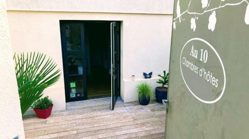 Au 10 Bed & Breakfast Luisant france